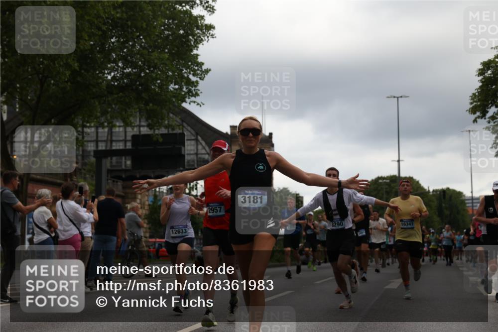 29.06.2025 - hella hamburg halbmarathon Yannick Fuchs http://msf.ph/oto/8361983 29.06.2025 10:53:15 20KM 1285, 2006, 2348, 2584, 2677, 2957, 2978, 3114, 3181, 3279, 3425, 3983, 4088, 4592, 5347, 5633, 5885, 6087, 6202, 6220, 6438, 6997, 7031, 7223, 7287, 7476, 8290, 9655, 10036, 10587, 10759, 10896, 10943, 11935, 11938, 12206, 12261, 12564, 12633, 12736, 12862, 13583, 13761, 14375, 14567, 14732, 14902, 14965, 15232, 15240, 15284, 15824, 16160, 16341, 16563, 16910, 16980, 17017, 17346, 17503, 17630, 18153, 18266, 18327, 18467, 18716, 19015, 19160 meine-sportfotos.de