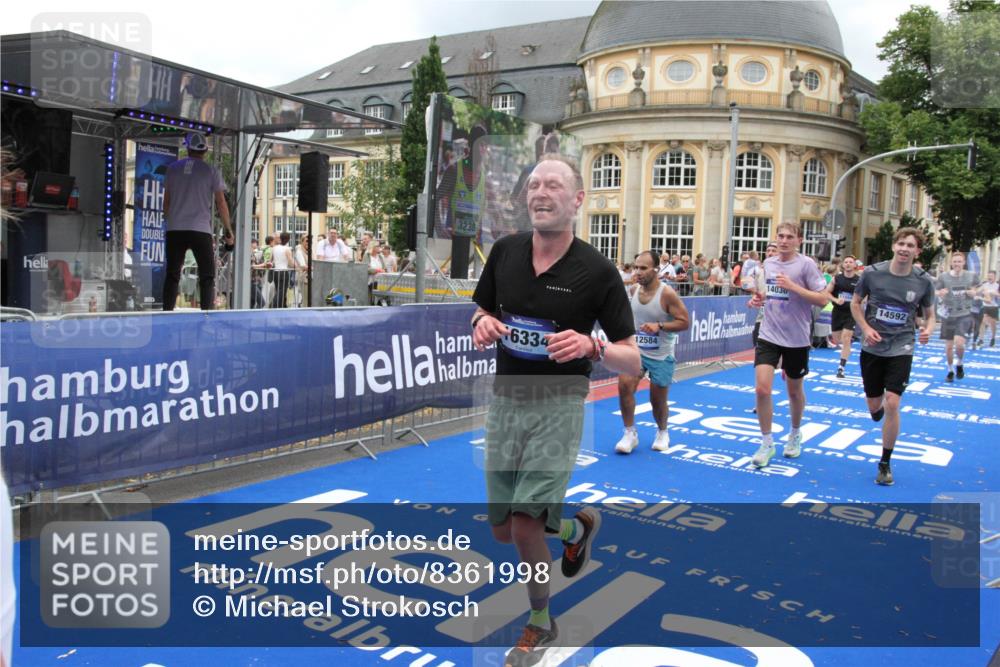 29.06.2025 - hella hamburg halbmarathon Michael Strokosch http://msf.ph/oto/8361998 29.06.2025 10:55:36 Ziel 2982, 3037, 5319, 6591, 8573, 11554, 11568, 12196, 12544, 12584, 13267, 14036, 14592, 16110, 16334, 16609, 17615 meine-sportfotos.de