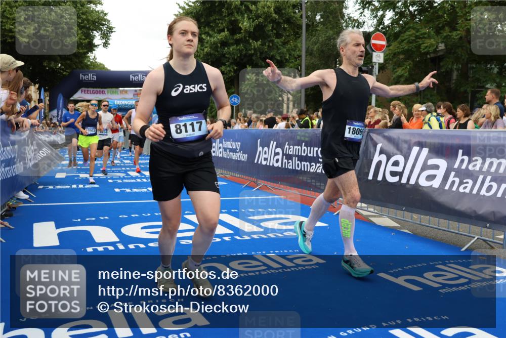 29.06.2025 - hella hamburg halbmarathon Strokosch-Dieckow http://msf.ph/oto/8362000 29.06.2025 10:51:02 Ziel 1366, 1630, 2207, 4077, 4816, 4967, 7369, 8117, 8261, 8508, 8572, 8704, 10215, 10508, 10603, 11733, 12778, 13008, 13073, 13687, 14125, 15362, 16285, 17221, 17384, 17823, 18066, 18350 meine-sportfotos.de