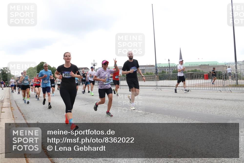 29.06.2025 - hella hamburg halbmarathon Lena Gebhardt http://msf.ph/oto/8362022 29.06.2025 10:48:23 Lombardsbrücke 9921, 9775, 203, 232, 5585, 11742, 1142, 1157, 1167, 1174, 1175, 1392, 1584, 1645, 1701, 2037, 2163, 2195, 2197, 2418, 2475, 2627, 2650, 2716, 2756, 2909, 2958, 3224, 3320, 3468, 3504, 3661, 3679, 3933, 4327, 4588, 5585, 5781, 5952, 6143, 7240, 7393, 7394, 7532, 7916, 7947, 7948, 8461, 8521, 8719, 8760, 8774, 8948, 9356, 9775, 9787, 9921, 10059, 10145, 10204, 10777, 10794, 11548, 11742, 11781, 13814, 15715, 16498, 16499, 16701 meine-sportfotos.de
