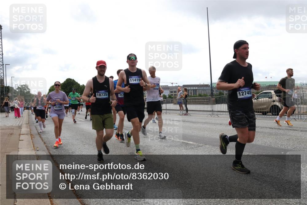 29.06.2025 - hella hamburg halbmarathon Lena Gebhardt http://msf.ph/oto/8362030 29.06.2025 10:39:19 Lombardsbrücke 2893, 15262, 18725, 257, 11419, 571, 12745, 15112, 1232, 1390, 1451, 1760, 1856, 1883, 2092, 2524, 2534, 2571, 2574, 2578, 2843, 2893, 2998, 3275, 3307, 3353, 3727, 3745, 4257, 4320, 4410, 4523, 4603, 4609, 4659, 4855, 4882, 4964, 5045, 6062, 6112, 6321, 6342, 6343, 6611, 6719, 6726, 6748, 7341, 7501, 7506, 7524, 7589, 7684, 7815, 8203, 8243, 8457, 8783, 8995, 9393, 9420, 9446, 9569, 9698, 9708, 9777, 9974, 9977, 10001, 10072, 10315, 10512, 10516, 10554, 13060 meine-sportfotos.de