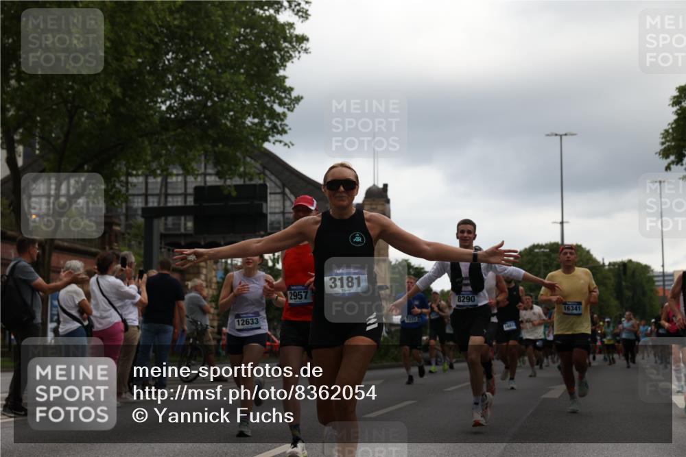 29.06.2025 - hella hamburg halbmarathon Yannick Fuchs http://msf.ph/oto/8362054 29.06.2025 10:53:15 20KM 1285, 2006, 2348, 2584, 2677, 2957, 2978, 3114, 3181, 3279, 3425, 3983, 4088, 4592, 5347, 5633, 5885, 6087, 6202, 6220, 6438, 6997, 7031, 7223, 7287, 7476, 8290, 9655, 10036, 10587, 10759, 10896, 10943, 11935, 11938, 12206, 12261, 12564, 12633, 12736, 12862, 13583, 13761, 14375, 14567, 14732, 14902, 14965, 15232, 15240, 15284, 15824, 16160, 16341, 16563, 16910, 16980, 17017, 17346, 17503, 17630, 18153, 18266, 18327, 18467, 18716, 19015, 19160 meine-sportfotos.de