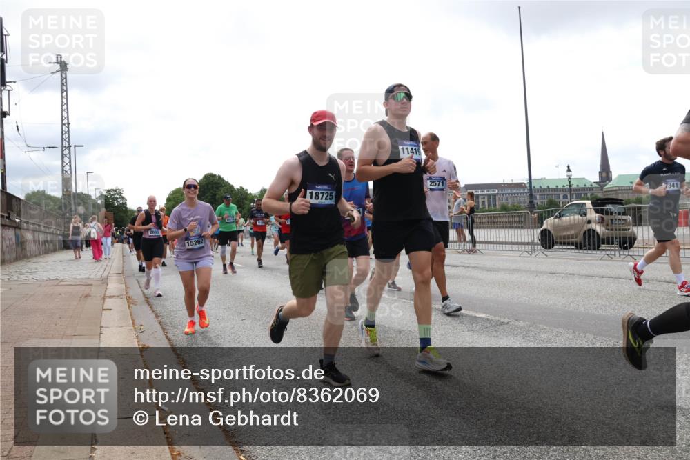 29.06.2025 - hella hamburg halbmarathon Lena Gebhardt http://msf.ph/oto/8362069 29.06.2025 10:39:19 Lombardsbrücke 2893, 15262, 17, 18725, 11419, 2571, 7341, 1232, 1390, 1451, 1760, 1856, 1883, 2092, 2524, 2534, 2571, 2574, 2578, 2843, 2893, 2998, 3275, 3307, 3353, 3727, 3745, 4257, 4320, 4410, 4523, 4603, 4609, 4659, 4855, 4882, 4964, 5045, 6062, 6112, 6321, 6342, 6343, 6611, 6719, 6726, 6748, 7341, 7501, 7506, 7524, 7589, 7684, 7815, 8203, 8243, 8457, 8783, 8995, 9393, 9420, 9446, 9569, 9698, 9708, 9777, 9974, 9977, 10001, 10072, 10315, 10512, 10516, 10554, 13060 meine-sportfotos.de