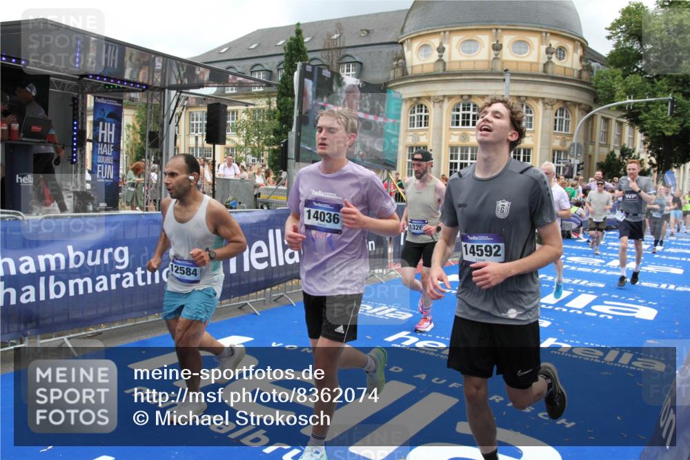 29.06.2025 - hella hamburg halbmarathon Michael Strokosch http://msf.ph/oto/8362074 29.06.2025 10:55:37 Ziel 2982, 3037, 5319, 6591, 8573, 11554, 11568, 12196, 12515, 12544, 12584, 13267, 14036, 14592, 16110, 16334, 16609, 17615 meine-sportfotos.de