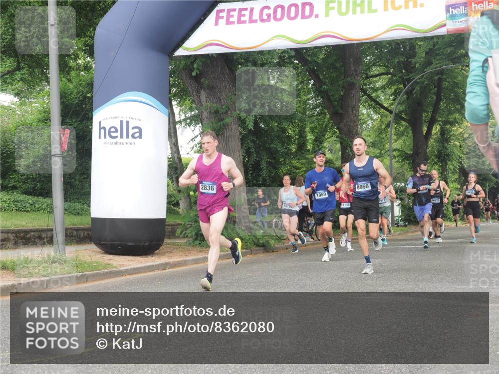 29.06.2025 - hella hamburg halbmarathon KatJ http://msf.ph/oto/8362080 29.06.2025 10:22:38 Zwischen KM18-KM19 1910, 1959, 2836, 4602 meine-sportfotos.de