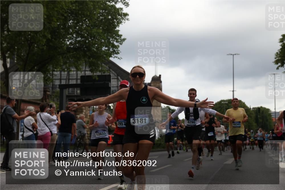 29.06.2025 - hella hamburg halbmarathon Yannick Fuchs http://msf.ph/oto/8362092 29.06.2025 10:53:15 20KM 1285, 2006, 2348, 2584, 2677, 2957, 2978, 3114, 3181, 3279, 3425, 3983, 4088, 4592, 5347, 5633, 5885, 6087, 6202, 6220, 6438, 6997, 7031, 7223, 7287, 7476, 8290, 9655, 10036, 10587, 10759, 10896, 10943, 11935, 11938, 12206, 12261, 12564, 12633, 12736, 12862, 13583, 13761, 14375, 14567, 14732, 14902, 14965, 15232, 15240, 15284, 15824, 16160, 16341, 16563, 16910, 16980, 17017, 17346, 17503, 17630, 18153, 18266, 18327, 18467, 18716, 19015, 19160 meine-sportfotos.de