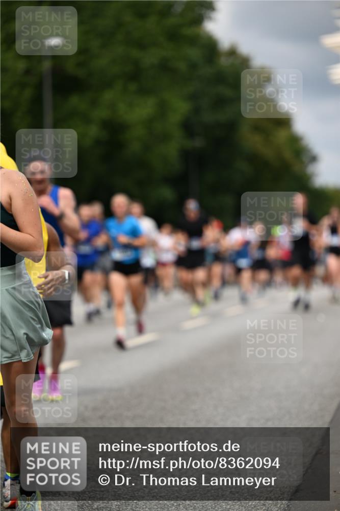 29.06.2025 - hella hamburg halbmarathon Dr. Thomas Lammeyer http://msf.ph/oto/8362094 29.06.2025 10:41:26 Kennedybrücke 56, 1022, 1118, 1253, 1276, 1339, 1488, 1490, 1597, 1819, 1952, 2072, 2104, 2199, 2272, 2480, 2552, 3165, 3230, 3714, 3873, 4347, 4618, 4733, 5146, 5224, 5560, 5640, 5786, 5940, 6243, 6584, 6804, 6821, 7202, 7235, 7707, 7823, 8257, 8258, 8315, 8758, 9054, 9055, 10024, 10112, 10476, 10762, 10798, 10862, 10919, 10931 meine-sportfotos.de