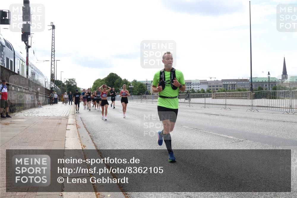 29.06.2025 - hella hamburg halbmarathon Lena Gebhardt http://msf.ph/oto/8362105 29.06.2025 10:14:14 Lombardsbrücke 13285, 1131, 1194, 1406, 1480, 1890, 2494, 3756, 3939, 4001, 4032, 4962, 5670, 5719, 6028, 6083, 6089, 6287, 6366, 6710, 7209, 7442, 7462, 7802, 7840, 7991, 8001, 8057, 8409, 8673, 8892, 9845, 9886, 10224, 10442, 10443, 11441, 11987, 12467, 12938, 13237, 13285, 13788, 14488, 15085, 15482, 15721, 15722, 15840, 16126, 17439, 17985, 18041, 18236, 18239 meine-sportfotos.de