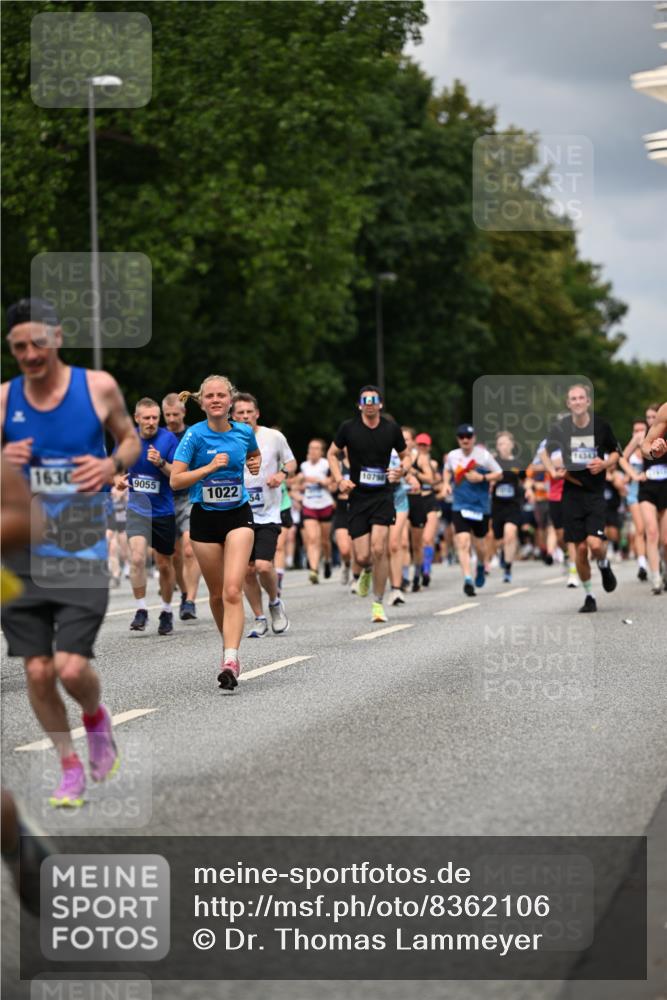29.06.2025 - hella hamburg halbmarathon Dr. Thomas Lammeyer http://msf.ph/oto/8362106 29.06.2025 10:41:26 Kennedybrücke 56, 1022, 1118, 1253, 1276, 1339, 1488, 1490, 1597, 1819, 1952, 2072, 2104, 2199, 2272, 2480, 2552, 3165, 3230, 3714, 3873, 4347, 4618, 4733, 5146, 5224, 5560, 5640, 5786, 5940, 6243, 6584, 6804, 6821, 7202, 7235, 7707, 7823, 8257, 8258, 8315, 8758, 9054, 9055, 10024, 10112, 10476, 10762, 10798, 10862, 10919, 10931 meine-sportfotos.de
