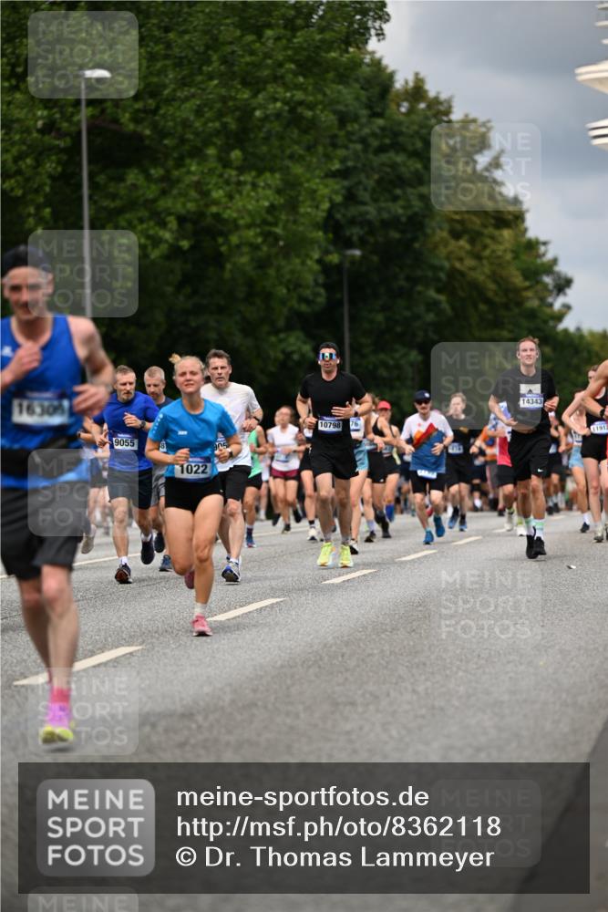 29.06.2025 - hella hamburg halbmarathon Dr. Thomas Lammeyer http://msf.ph/oto/8362118 29.06.2025 10:41:26 Kennedybrücke 56, 1022, 1118, 1253, 1276, 1339, 1488, 1490, 1597, 1819, 1952, 2072, 2104, 2199, 2272, 2480, 2552, 3165, 3230, 3714, 3873, 4347, 4618, 4733, 5146, 5224, 5560, 5640, 5786, 5940, 6243, 6584, 6804, 6821, 7202, 7235, 7707, 7823, 8257, 8258, 8315, 8758, 9054, 9055, 10024, 10112, 10476, 10762, 10798, 10862, 10919, 10931 meine-sportfotos.de