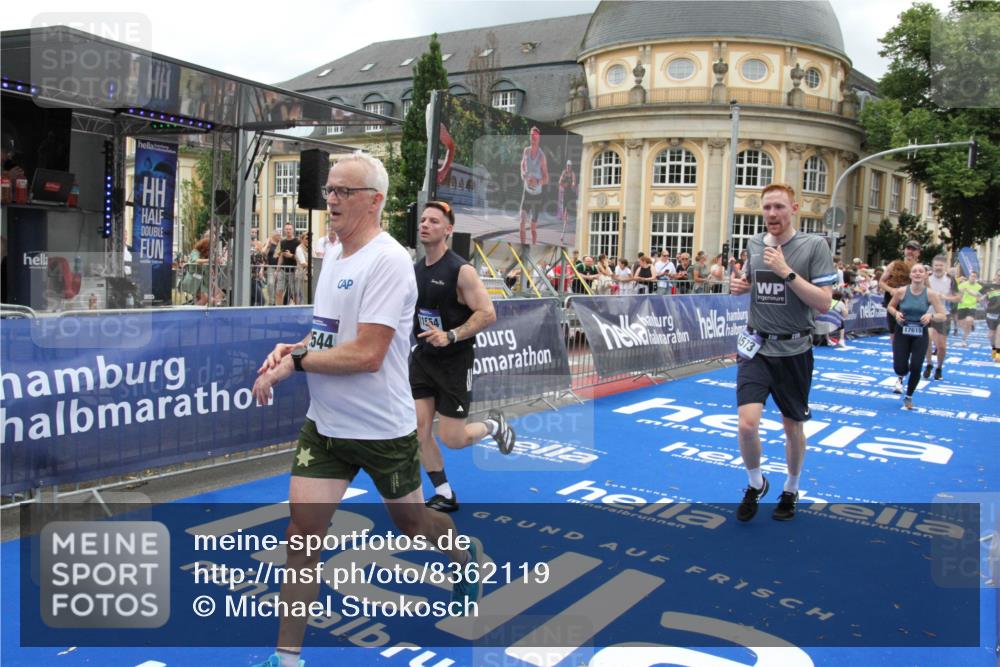 29.06.2025 - hella hamburg halbmarathon Michael Strokosch http://msf.ph/oto/8362119 29.06.2025 10:55:39 Ziel 1120, 2955, 2982, 3037, 4897, 8573, 11039, 11554, 11568, 12196, 12515, 12544, 12584, 13267, 14036, 14592, 15896, 16110, 17615, 18064 meine-sportfotos.de