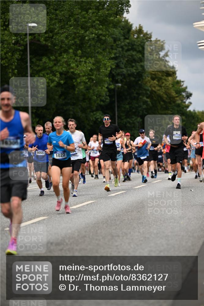 29.06.2025 - hella hamburg halbmarathon Dr. Thomas Lammeyer http://msf.ph/oto/8362127 29.06.2025 10:41:26 Kennedybrücke 56, 1022, 1118, 1253, 1276, 1339, 1488, 1490, 1597, 1819, 1952, 2072, 2104, 2199, 2272, 2480, 2552, 3165, 3230, 3714, 3873, 4347, 4618, 4733, 5146, 5224, 5560, 5640, 5786, 5940, 6243, 6584, 6804, 6821, 7202, 7235, 7707, 7823, 8257, 8258, 8315, 8758, 9054, 9055, 10024, 10112, 10476, 10762, 10798, 10862, 10919, 10931 meine-sportfotos.de