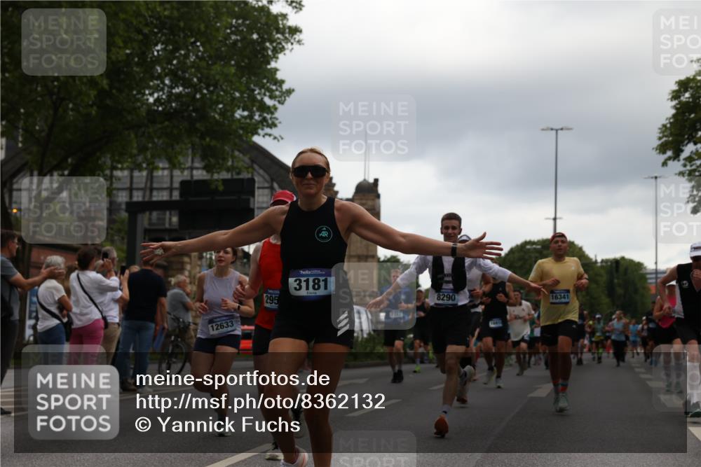 29.06.2025 - hella hamburg halbmarathon Yannick Fuchs http://msf.ph/oto/8362132 29.06.2025 10:53:15 20KM 1285, 2006, 2348, 2584, 2677, 2957, 2978, 3114, 3181, 3279, 3425, 3983, 4088, 4592, 5347, 5633, 5885, 6087, 6202, 6220, 6438, 6997, 7031, 7223, 7287, 7476, 8290, 9655, 10036, 10587, 10759, 10896, 10943, 11935, 11938, 12206, 12261, 12564, 12633, 12736, 12862, 13583, 13761, 14375, 14567, 14732, 14902, 14965, 15232, 15240, 15284, 15824, 16160, 16341, 16563, 16910, 16980, 17017, 17346, 17503, 17630, 18153, 18266, 18327, 18467, 18716, 19015, 19160 meine-sportfotos.de
