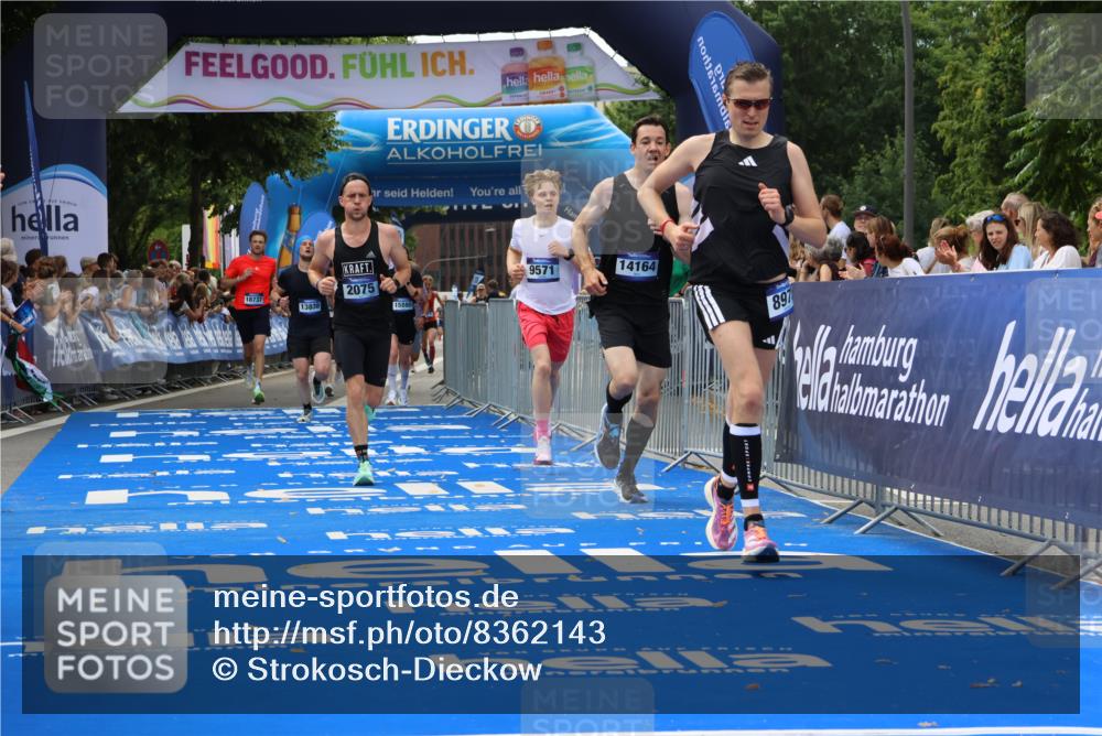 29.06.2025 - hella hamburg halbmarathon Strokosch-Dieckow http://msf.ph/oto/8362143 29.06.2025 10:29:19 Ziel 2075, 8975, 9571, 10156, 12234, 12287, 12337, 13838, 14164, 14395, 15880, 16118, 18737, 19203 meine-sportfotos.de