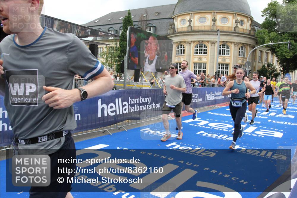 29.06.2025 - hella hamburg halbmarathon Michael Strokosch http://msf.ph/oto/8362160 29.06.2025 10:55:40 Ziel 1120, 1143, 2955, 2982, 3037, 4897, 8573, 8618, 11039, 11554, 11568, 12196, 12515, 12544, 13267, 14592, 14909, 15896, 16110, 17615, 18064 meine-sportfotos.de
