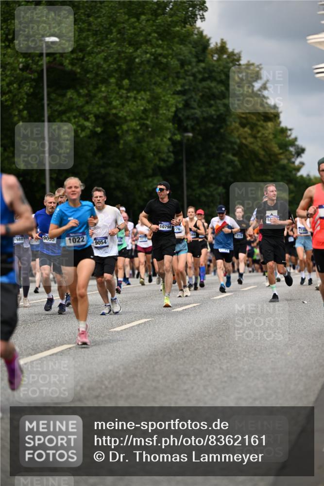 29.06.2025 - hella hamburg halbmarathon Dr. Thomas Lammeyer http://msf.ph/oto/8362161 29.06.2025 10:41:27 Kennedybrücke 56, 1022, 1118, 1253, 1276, 1339, 1488, 1490, 1597, 1819, 1952, 2072, 2104, 2199, 2272, 2480, 2552, 3165, 3230, 3714, 3873, 4347, 4618, 4733, 5146, 5224, 5560, 5640, 5786, 5940, 6243, 6584, 6804, 6821, 7085, 7202, 7235, 7707, 7823, 8257, 8258, 8315, 8758, 9054, 9055, 10024, 10112, 10476, 10762, 10798, 10862, 10919, 10931 meine-sportfotos.de
