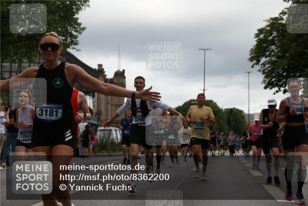 29.06.2025 - hella hamburg halbmarathon Yannick Fuchs http://msf.ph/oto/8362200 29.06.2025 10:53:15 20KM 1285, 2006, 2348, 2584, 2677, 2957, 2978, 3114, 3181, 3279, 3425, 3983, 4088, 4592, 5347, 5633, 5885, 6087, 6202, 6220, 6438, 6997, 7031, 7223, 7287, 7476, 8290, 9655, 10036, 10587, 10759, 10896, 10943, 11935, 11938, 12206, 12261, 12564, 12633, 12736, 12862, 13583, 13761, 14375, 14567, 14732, 14902, 14965, 15232, 15240, 15284, 15824, 16160, 16341, 16563, 16910, 16980, 17017, 17346, 17503, 17630, 18153, 18266, 18327, 18467, 18716, 19015, 19160 meine-sportfotos.de