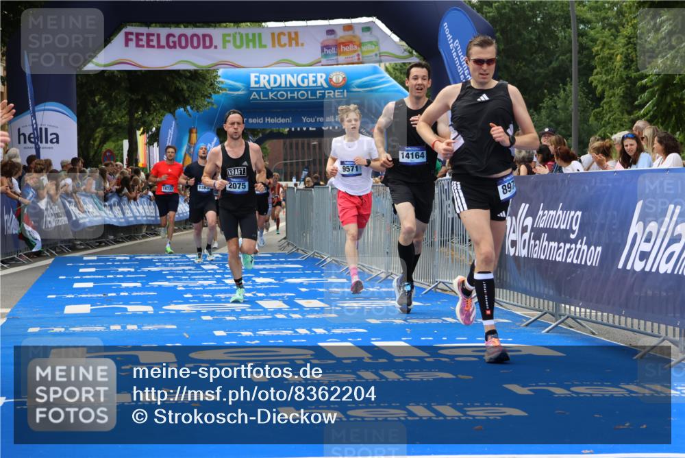 29.06.2025 - hella hamburg halbmarathon Strokosch-Dieckow http://msf.ph/oto/8362204 29.06.2025 10:29:19 Ziel 2075, 8975, 9571, 10156, 12234, 12287, 12337, 13838, 14164, 14395, 15880, 16118, 18737, 19203 meine-sportfotos.de