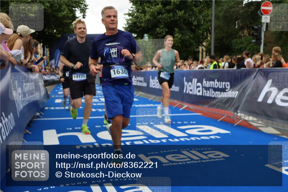 29.06.2025 - hella hamburg halbmarathon Strokosch-Dieckow http://msf.ph/oto/8362221 29.06.2025 10:51:01 Ziel 1366, 1630, 2207, 4077, 4816, 4967, 7369, 8117, 8261, 8508, 8572, 8704, 10215, 10508, 10603, 11551, 12778, 13008, 13687, 14125, 15362, 16285, 17221, 17384, 17823, 18066, 18350 meine-sportfotos.de