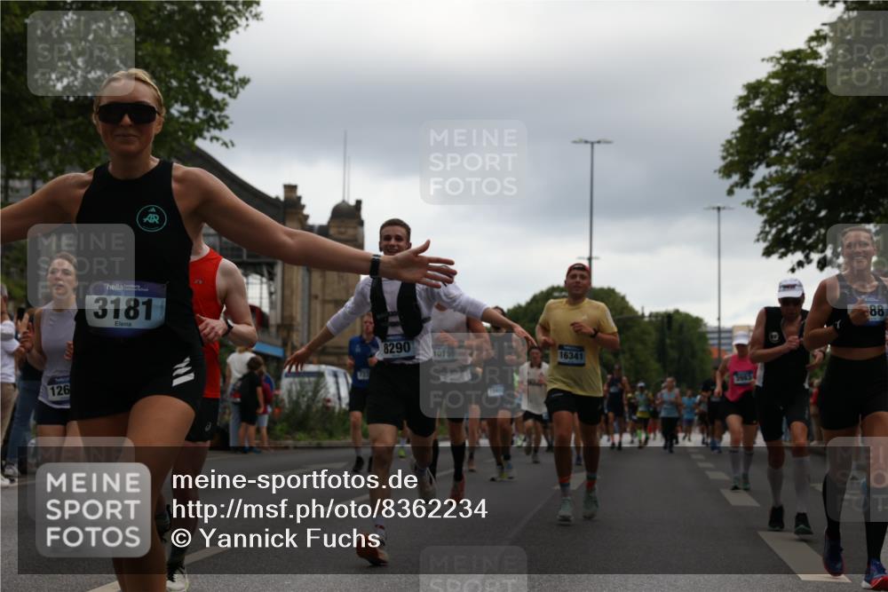 29.06.2025 - hella hamburg halbmarathon Yannick Fuchs http://msf.ph/oto/8362234 29.06.2025 10:53:15 20KM 1285, 2006, 2348, 2584, 2677, 2957, 2978, 3114, 3181, 3279, 3425, 3983, 4088, 4592, 5347, 5633, 5885, 6087, 6202, 6220, 6438, 6997, 7031, 7223, 7287, 7476, 8290, 9655, 10036, 10587, 10759, 10896, 10943, 11935, 11938, 12206, 12261, 12564, 12633, 12736, 12862, 13583, 13761, 14375, 14567, 14732, 14902, 14965, 15232, 15240, 15284, 15824, 16160, 16341, 16563, 16910, 16980, 17017, 17346, 17503, 17630, 18153, 18266, 18327, 18467, 18716, 19015, 19160 meine-sportfotos.de