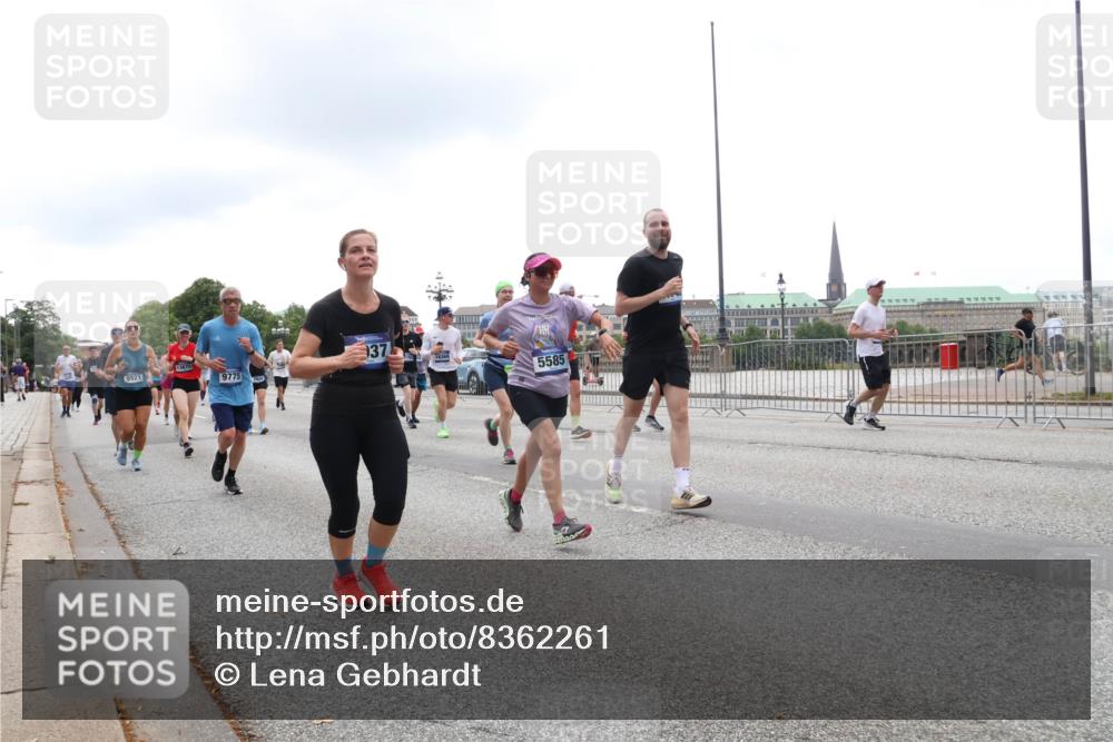 29.06.2025 - hella hamburg halbmarathon Lena Gebhardt http://msf.ph/oto/8362261 29.06.2025 10:48:23 Lombardsbrücke 13675, 9921, 9775, 37, 5585, 1142, 1157, 1167, 1174, 1175, 1392, 1584, 1645, 1701, 2037, 2163, 2195, 2197, 2418, 2475, 2627, 2650, 2716, 2756, 2909, 2958, 3224, 3320, 3468, 3504, 3661, 3679, 3933, 4327, 4588, 5585, 5781, 5952, 6143, 7240, 7393, 7394, 7532, 7916, 7947, 7948, 8461, 8521, 8719, 8760, 8774, 8948, 9356, 9775, 9787, 9921, 10059, 10145, 10204, 10777, 10794, 11548, 11742, 11781, 13814, 15715, 16498, 16499, 16701 meine-sportfotos.de