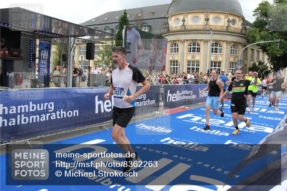 29.06.2025 - hella hamburg halbmarathon Michael Strokosch http://msf.ph/oto/8362263 29.06.2025 10:55:42 Ziel 1120, 1143, 1834, 2955, 2982, 3037, 4897, 6924, 8255, 8573, 8618, 10212, 11039, 11568, 12196, 12483, 12515, 14909, 15896, 16110, 17615, 18064, 18190 meine-sportfotos.de