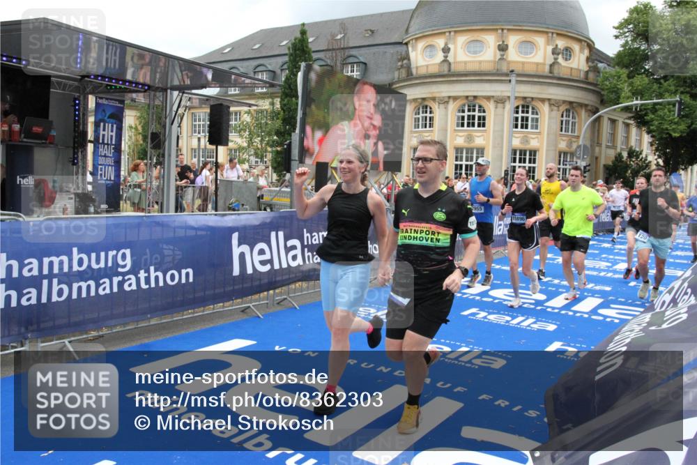 29.06.2025 - hella hamburg halbmarathon Michael Strokosch http://msf.ph/oto/8362303 29.06.2025 10:55:43 Ziel 1120, 1143, 1834, 2955, 2982, 3037, 4897, 6924, 8255, 8618, 10212, 11039, 11568, 12196, 12483, 12515, 14909, 15896, 16110, 17615, 18064, 18190 meine-sportfotos.de