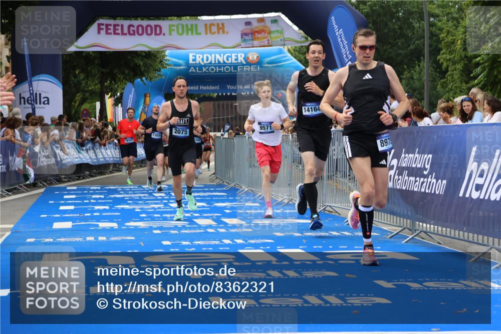 29.06.2025 - hella hamburg halbmarathon Strokosch-Dieckow http://msf.ph/oto/8362321 29.06.2025 10:29:20 Ziel 2075, 8975, 9571, 10156, 12234, 12287, 12337, 13838, 14164, 14395, 15880, 16118, 18737, 19203 meine-sportfotos.de