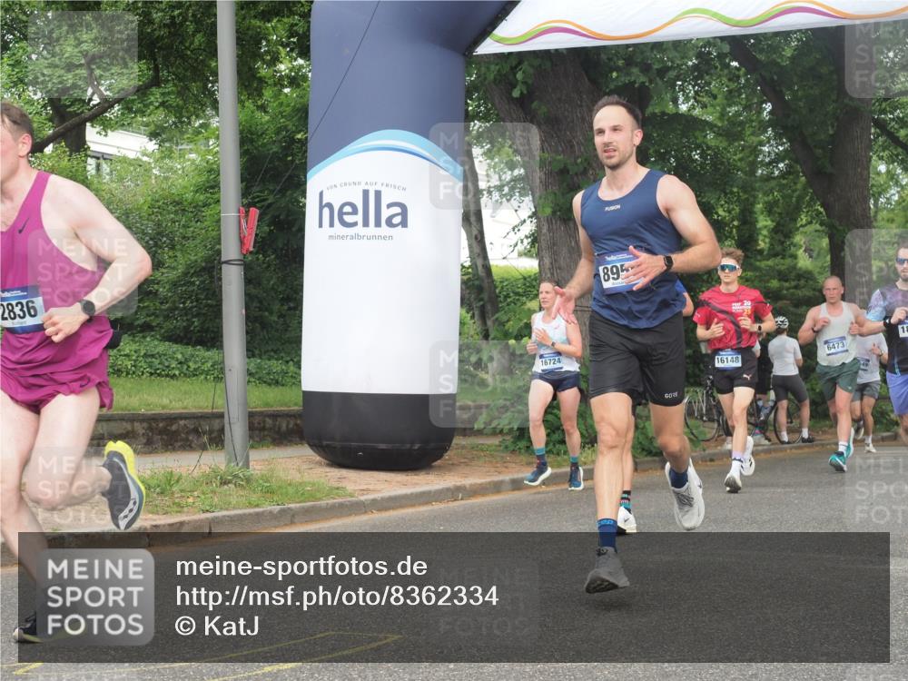 29.06.2025 - hella hamburg halbmarathon KatJ http://msf.ph/oto/8362334 29.06.2025 10:22:39 Zwischen KM18-KM19 1910, 1959, 2836 meine-sportfotos.de