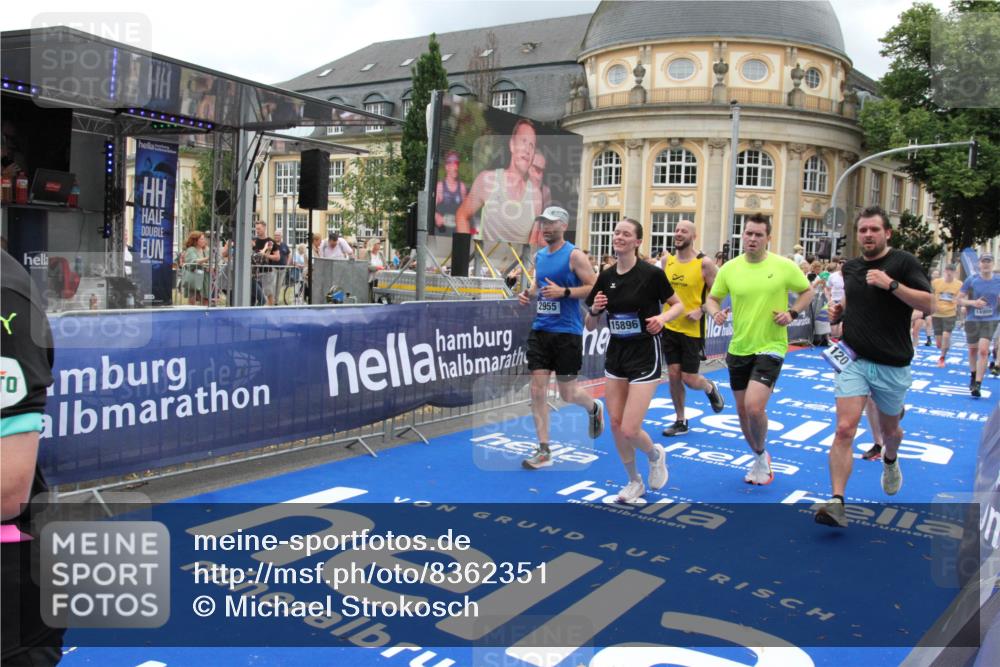29.06.2025 - hella hamburg halbmarathon Michael Strokosch http://msf.ph/oto/8362351 29.06.2025 10:55:44 Ziel 1120, 1143, 1834, 2955, 2982, 3037, 4897, 5021, 6924, 8255, 8618, 10212, 11039, 12483, 12515, 14365, 14909, 15896, 18064, 18190 meine-sportfotos.de
