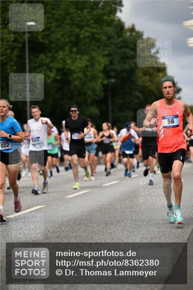 29.06.2025 - hella hamburg halbmarathon Dr. Thomas Lammeyer http://msf.ph/oto/8362380 29.06.2025 10:41:28 Kennedybrücke 56, 1022, 1118, 1253, 1276, 1339, 1488, 1490, 1597, 1819, 1952, 2104, 2199, 2272, 2480, 2552, 3165, 3230, 3714, 3873, 4347, 4618, 4733, 5146, 5224, 5560, 5640, 5786, 5940, 6243, 6584, 6804, 6821, 7085, 7202, 7235, 7707, 7823, 8257, 8258, 8315, 8758, 9054, 9055, 10024, 10112, 10476, 10762, 10798, 10919, 10931 meine-sportfotos.de