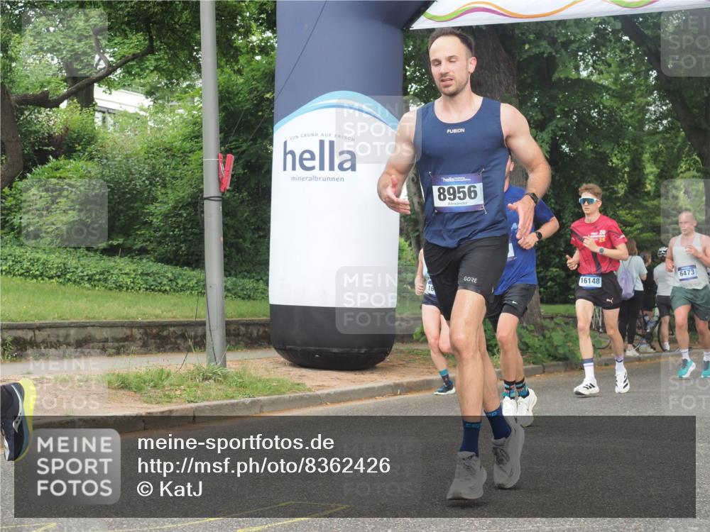 29.06.2025 - hella hamburg halbmarathon KatJ http://msf.ph/oto/8362426 29.06.2025 10:22:39 Zwischen KM18-KM19 1910, 1959, 2836 meine-sportfotos.de