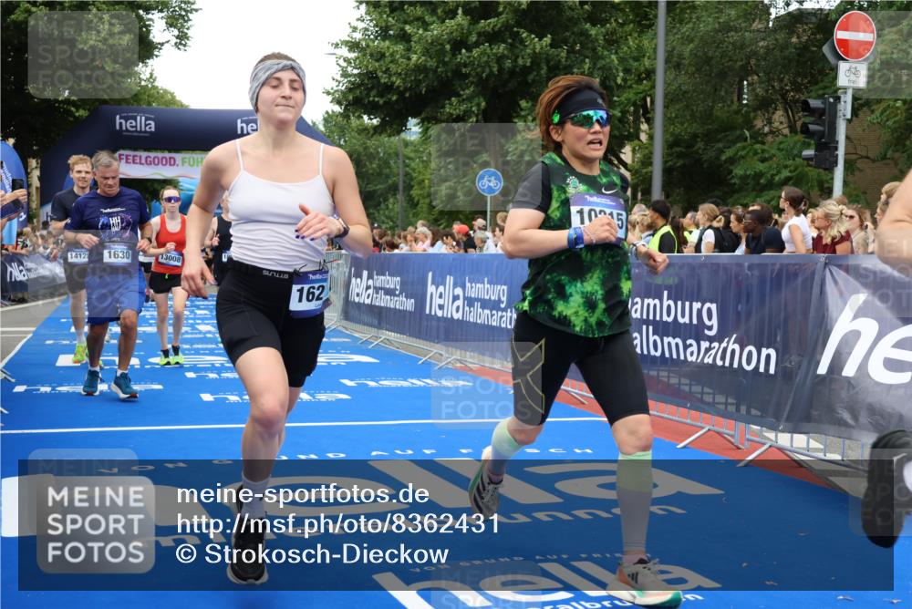 29.06.2025 - hella hamburg halbmarathon Strokosch-Dieckow http://msf.ph/oto/8362431 29.06.2025 10:50:59 Ziel 1466, 1630, 2207, 3654, 4077, 4816, 7369, 8117, 8205, 8261, 8508, 8572, 8704, 10215, 10508, 10603, 11551, 12778, 13008, 13687, 14125, 15362, 15395, 15643, 16285, 17221, 17384, 18066, 18350 meine-sportfotos.de