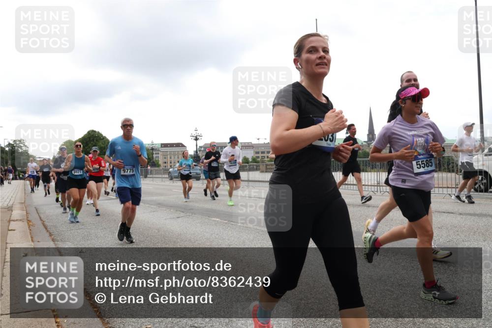 29.06.2025 - hella hamburg halbmarathon Lena Gebhardt http://msf.ph/oto/8362439 29.06.2025 10:48:24 Lombardsbrücke 9921, 9775, 12152, 03, 5585, 1142, 1157, 1167, 1174, 1175, 1584, 1645, 1701, 2037, 2163, 2195, 2197, 2418, 2475, 2627, 2650, 2716, 2756, 2909, 2958, 3224, 3320, 3468, 3504, 3661, 3679, 3933, 4327, 4588, 5585, 5781, 5952, 6143, 7240, 7393, 7394, 7532, 7916, 7947, 7948, 8461, 8521, 8719, 8760, 8774, 8948, 9356, 9775, 9787, 9921, 10059, 10145, 10204, 10777, 10794, 11548, 11742, 11781, 13814, 13845, 15715, 16498, 16499, 16701 meine-sportfotos.de