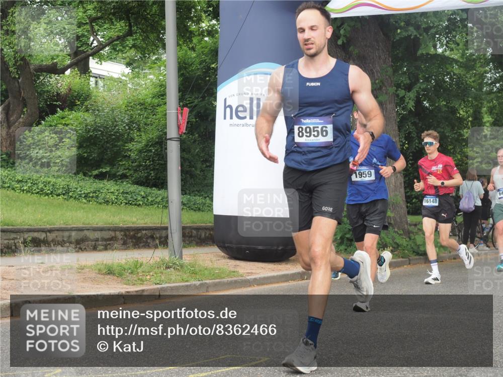 29.06.2025 - hella hamburg halbmarathon KatJ http://msf.ph/oto/8362466 29.06.2025 10:22:39 Zwischen KM18-KM19 1910, 1959, 2836 meine-sportfotos.de