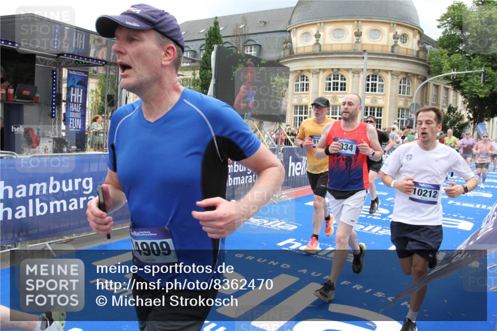 29.06.2025 - hella hamburg halbmarathon Michael Strokosch http://msf.ph/oto/8362470 29.06.2025 10:55:47 Ziel 1120, 1143, 1834, 2955, 4897, 5021, 6569, 6924, 7221, 8255, 8618, 10212, 11039, 12483, 12858, 14365, 14909, 15896, 16401, 16434, 16786, 18064, 18190, 19047 meine-sportfotos.de