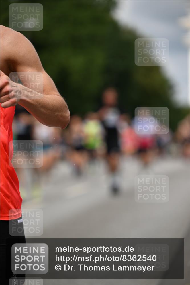 29.06.2025 - hella hamburg halbmarathon Dr. Thomas Lammeyer http://msf.ph/oto/8362540 29.06.2025 10:41:30 Kennedybrücke 56, 1022, 1118, 1253, 1276, 1339, 1488, 1490, 1597, 1819, 1952, 2104, 2199, 2272, 2480, 2552, 3165, 3230, 3714, 3873, 4347, 4442, 4618, 4733, 5146, 5224, 5560, 5640, 5940, 6243, 6584, 6804, 6821, 7085, 7202, 7235, 7544, 7707, 7823, 8315, 8758, 9054, 9055, 10024, 10112, 10476, 10762, 10798, 10919, 10931 meine-sportfotos.de