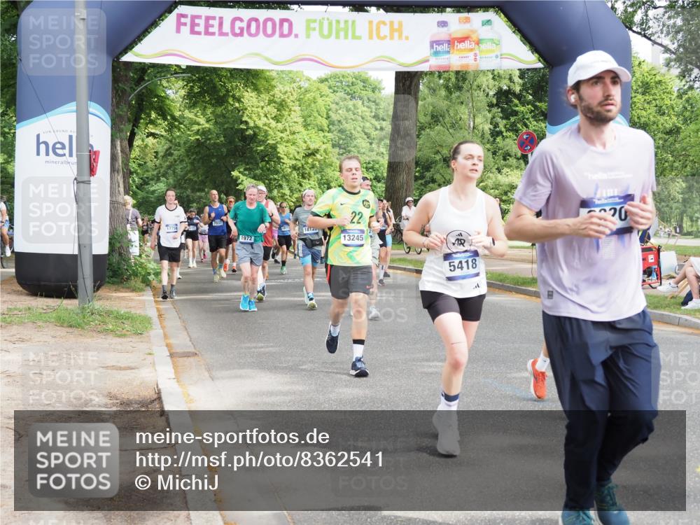 29.06.2025 - hella hamburg halbmarathon MichiJ http://msf.ph/oto/8362541 29.06.2025 10:43:21 Zwischen KM18-KM19 3042, 5418, 6591, 6720, 8255, 8393, 9622, 9820, 13245, 13474, 16470, 16679, 17468, 17758, 18125 meine-sportfotos.de