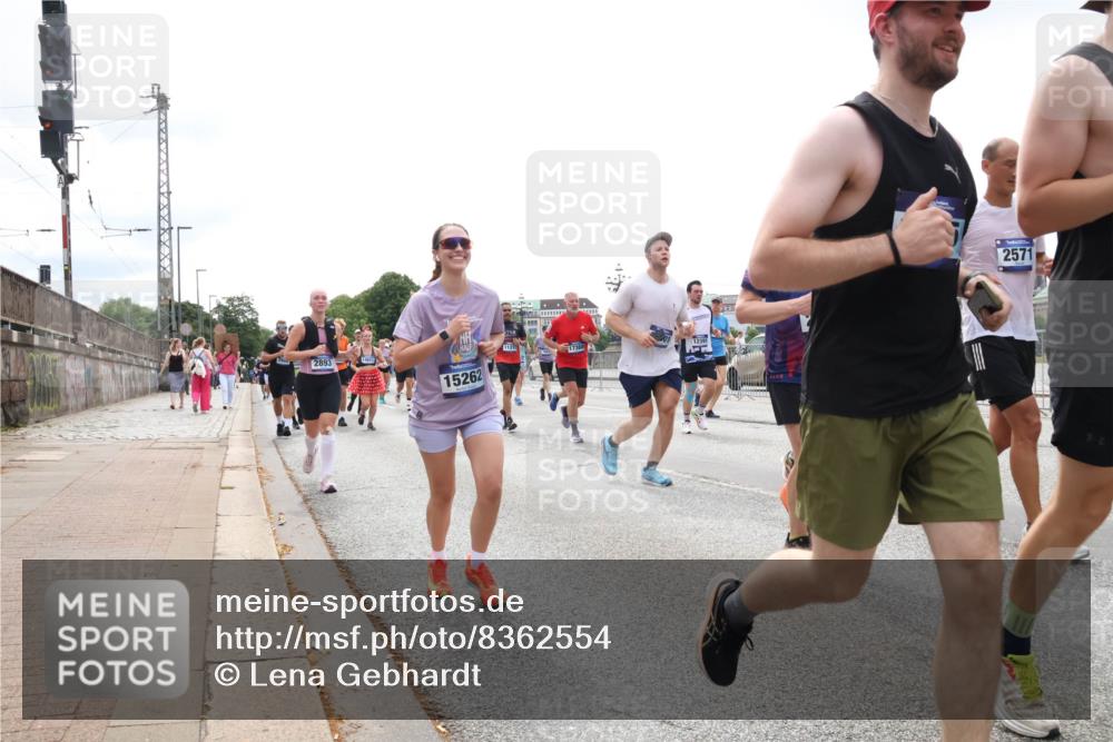 29.06.2025 - hella hamburg halbmarathon Lena Gebhardt http://msf.ph/oto/8362554 29.06.2025 10:39:20 Lombardsbrücke 2893, 15262, 12391, 11313, 17368, 2571, 1232, 1451, 1760, 1856, 1883, 2092, 2524, 2534, 2571, 2574, 2578, 2843, 2893, 2998, 3275, 3307, 3353, 3727, 3745, 4257, 4320, 4410, 4523, 4603, 4609, 4659, 4855, 4882, 4964, 5045, 5701, 6062, 6112, 6321, 6342, 6343, 6611, 6719, 6726, 6748, 7341, 7501, 7506, 7524, 7589, 7684, 7815, 8203, 8243, 8457, 8783, 8995, 9393, 9420, 9446, 9569, 9698, 9747, 9777, 9974, 9977, 10001, 10072, 10315, 10512, 10516, 10554, 13060 meine-sportfotos.de