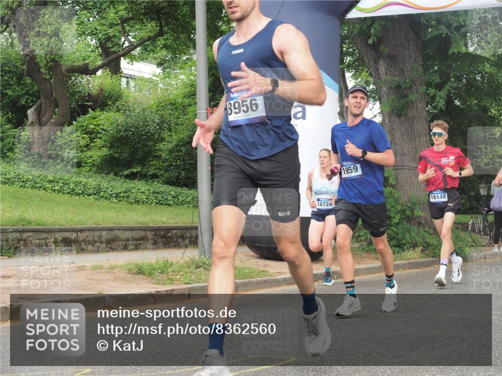 29.06.2025 - hella hamburg halbmarathon KatJ http://msf.ph/oto/8362560 29.06.2025 10:22:40 Zwischen KM18-KM19 1910, 1959, 2836, 6473 meine-sportfotos.de