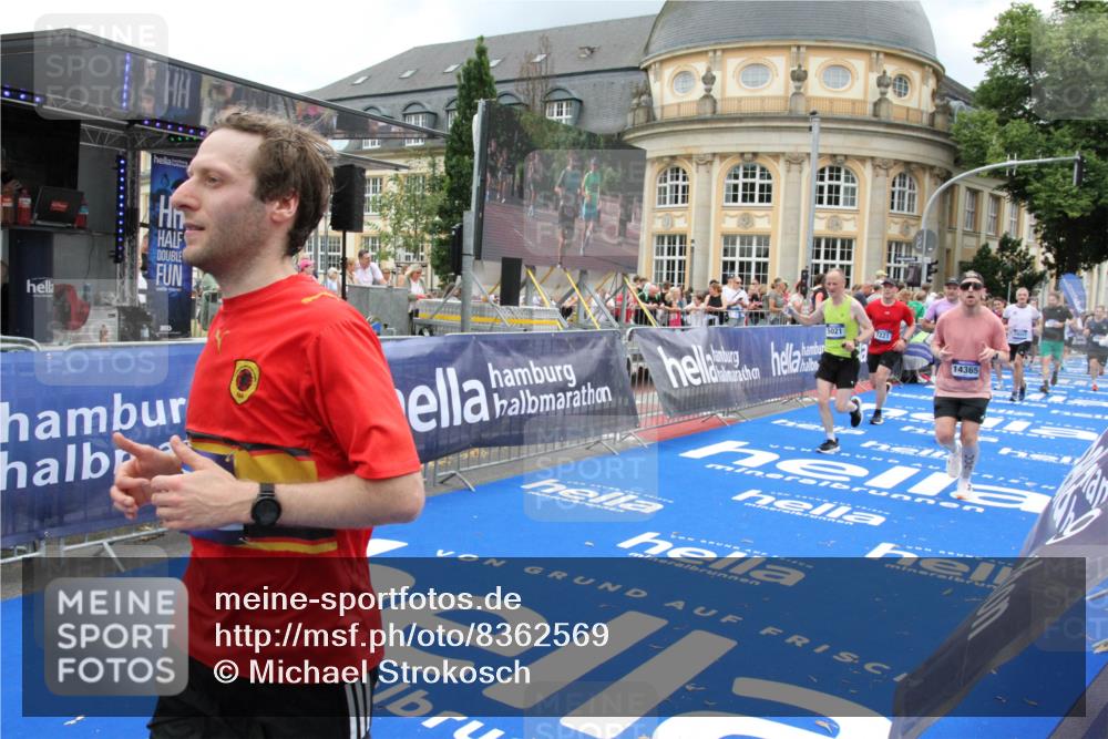 29.06.2025 - hella hamburg halbmarathon Michael Strokosch http://msf.ph/oto/8362569 29.06.2025 10:55:50 Ziel 1179, 1834, 3256, 5021, 6569, 6924, 7221, 8255, 10212, 12483, 12858, 13474, 14365, 16401, 16434, 16786, 18125, 18190, 18867, 19047 meine-sportfotos.de