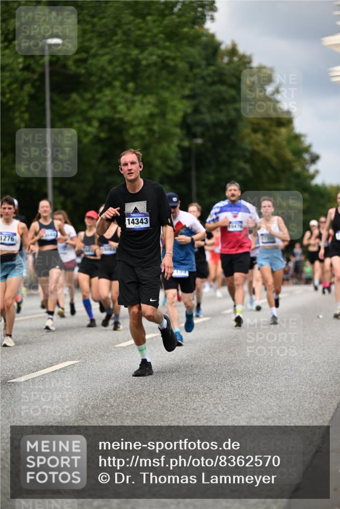 29.06.2025 - hella hamburg halbmarathon Dr. Thomas Lammeyer http://msf.ph/oto/8362570 29.06.2025 10:41:32 Kennedybrücke 56, 1022, 1118, 1276, 1339, 1488, 1490, 1597, 1819, 1952, 2104, 2199, 2272, 2480, 2552, 3165, 3230, 3714, 3873, 4347, 4442, 4618, 4733, 5146, 5224, 5560, 5640, 5940, 6243, 6584, 6804, 6821, 7085, 7202, 7235, 7544, 7707, 7823, 8315, 8758, 9054, 9055, 9288, 10024, 10112, 10159, 10476, 10762, 10798, 10919, 10931 meine-sportfotos.de