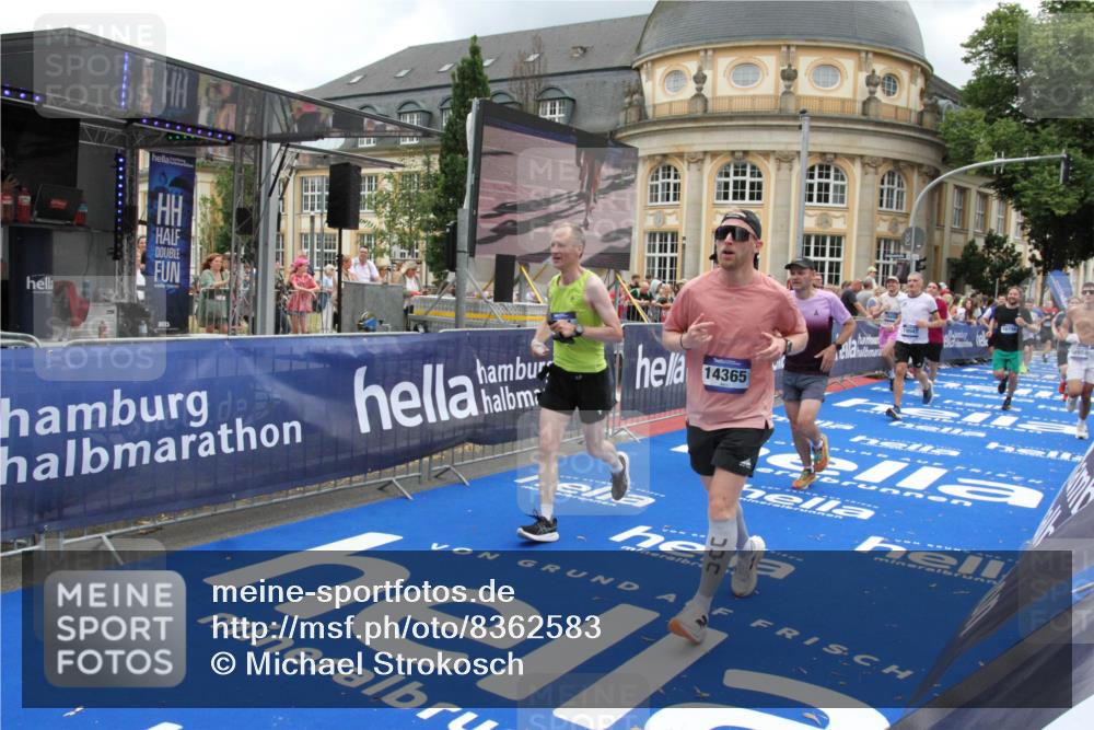 29.06.2025 - hella hamburg halbmarathon Michael Strokosch http://msf.ph/oto/8362583 29.06.2025 10:55:51 Ziel 1179, 2612, 3256, 3668, 5021, 6569, 6924, 7221, 7976, 12483, 12858, 13474, 14365, 16401, 16434, 16786, 18125, 18190, 18867, 19047 meine-sportfotos.de