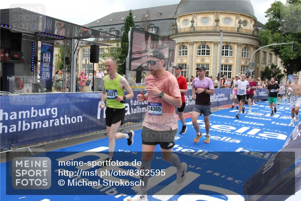 29.06.2025 - hella hamburg halbmarathon Michael Strokosch http://msf.ph/oto/8362595 29.06.2025 10:55:51 Ziel 1179, 2612, 3256, 3668, 5021, 6569, 6924, 7221, 7976, 12483, 12858, 13474, 14365, 16401, 16434, 16786, 18125, 18190, 18867, 19047 meine-sportfotos.de
