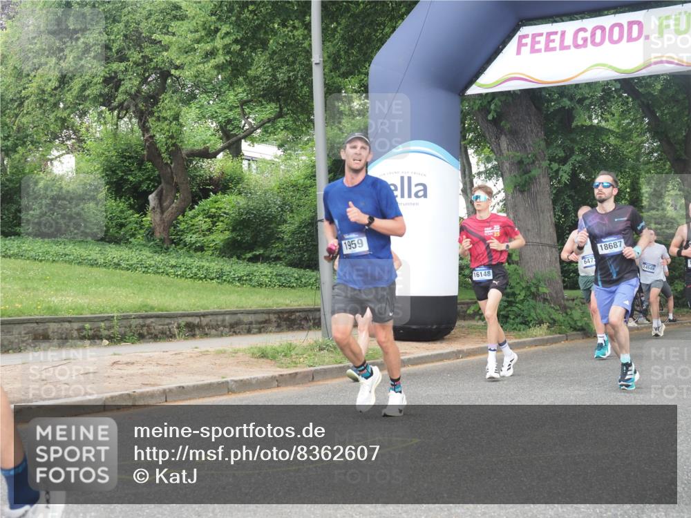 29.06.2025 - hella hamburg halbmarathon KatJ http://msf.ph/oto/8362607 29.06.2025 10:22:40 Zwischen KM18-KM19 1910, 1959, 2836, 6473 meine-sportfotos.de