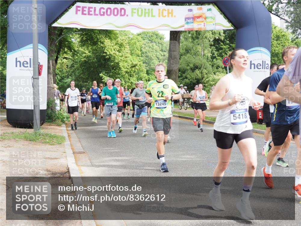 29.06.2025 - hella hamburg halbmarathon MichiJ http://msf.ph/oto/8362612 29.06.2025 10:43:22 Zwischen KM18-KM19 3042, 4152, 5418, 6591, 7037, 8255, 8393, 9622, 9820, 13245, 13474, 16121, 16470, 16679, 17468, 17758, 18125 meine-sportfotos.de