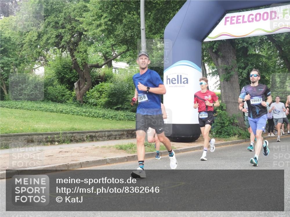 29.06.2025 - hella hamburg halbmarathon KatJ http://msf.ph/oto/8362646 29.06.2025 10:22:40 Zwischen KM18-KM19 1910, 1959, 2836, 6473 meine-sportfotos.de