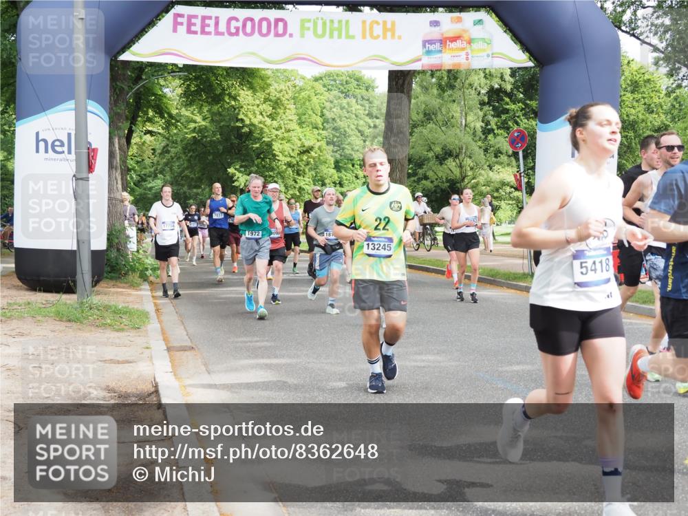 29.06.2025 - hella hamburg halbmarathon MichiJ http://msf.ph/oto/8362648 29.06.2025 10:43:22 Zwischen KM18-KM19 3042, 4152, 5418, 6591, 7037, 8255, 8393, 9622, 9820, 13245, 13474, 16121, 16470, 16679, 17468, 17758, 18125 meine-sportfotos.de