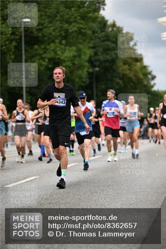 29.06.2025 - hella hamburg halbmarathon Dr. Thomas Lammeyer http://msf.ph/oto/8362657 29.06.2025 10:41:32 Kennedybrücke 56, 1022, 1118, 1276, 1339, 1488, 1490, 1597, 1819, 1952, 2104, 2199, 2272, 2480, 2552, 3165, 3230, 3714, 3873, 4347, 4442, 4618, 4733, 5146, 5224, 5560, 5640, 5940, 6243, 6584, 6804, 6821, 7085, 7202, 7235, 7544, 7707, 7823, 8315, 8758, 9054, 9055, 9288, 10024, 10112, 10159, 10476, 10762, 10798, 10919, 10931 meine-sportfotos.de