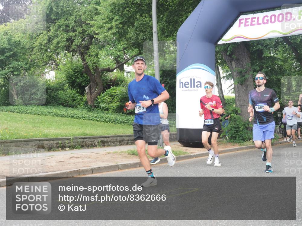 29.06.2025 - hella hamburg halbmarathon KatJ http://msf.ph/oto/8362666 29.06.2025 10:22:40 Zwischen KM18-KM19 1910, 1959, 2836, 6473 meine-sportfotos.de